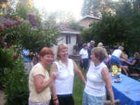 228NUHS  Donna, Kathy, Donna.jpg (45732 bytes)