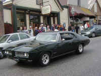 NUHS Parade 63 med.jpg (50063 bytes)