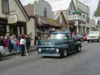 NUHS Parade 72 med.jpg (49080 bytes)