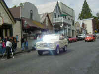 NUHS Parade 73 med.jpg (42301 bytes)