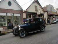 NUHS Parade 92 med.jpg (44834 bytes)